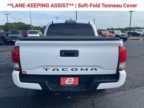 Used 2019 Toyota Tacoma TRD Sport AWD/4WD image 7