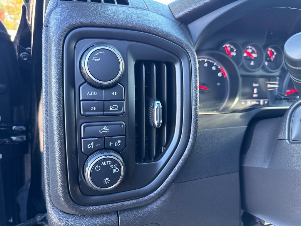 Used 2022 Chevrolet Silverado 1500 Custom AWD/4WD image 23