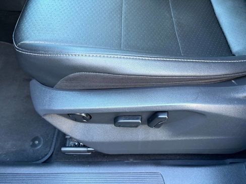 Used 2019 Volkswagen Tiguan SE image 15