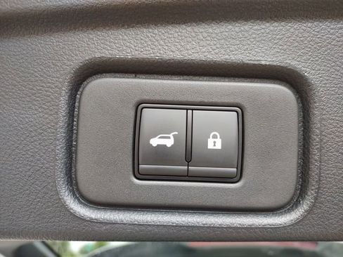 Used 2025 Nissan Pathfinder SL AWD/4WD image 21