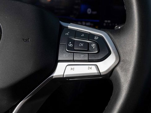 Used 2024 Volkswagen Taos SE image 18