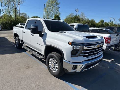 Used 2025 Chevrolet Silverado 2500 LTZ w/ LTZ Convenience Package image 16