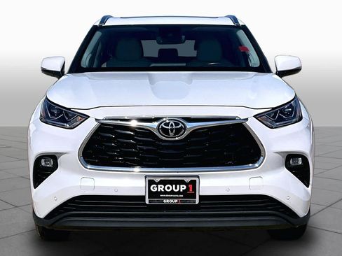 Used 2022 Toyota Highlander Limited FWD image 4