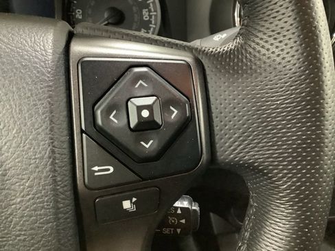 Used 2016 Toyota Tacoma TRD Sport w/ Towing Package image 11