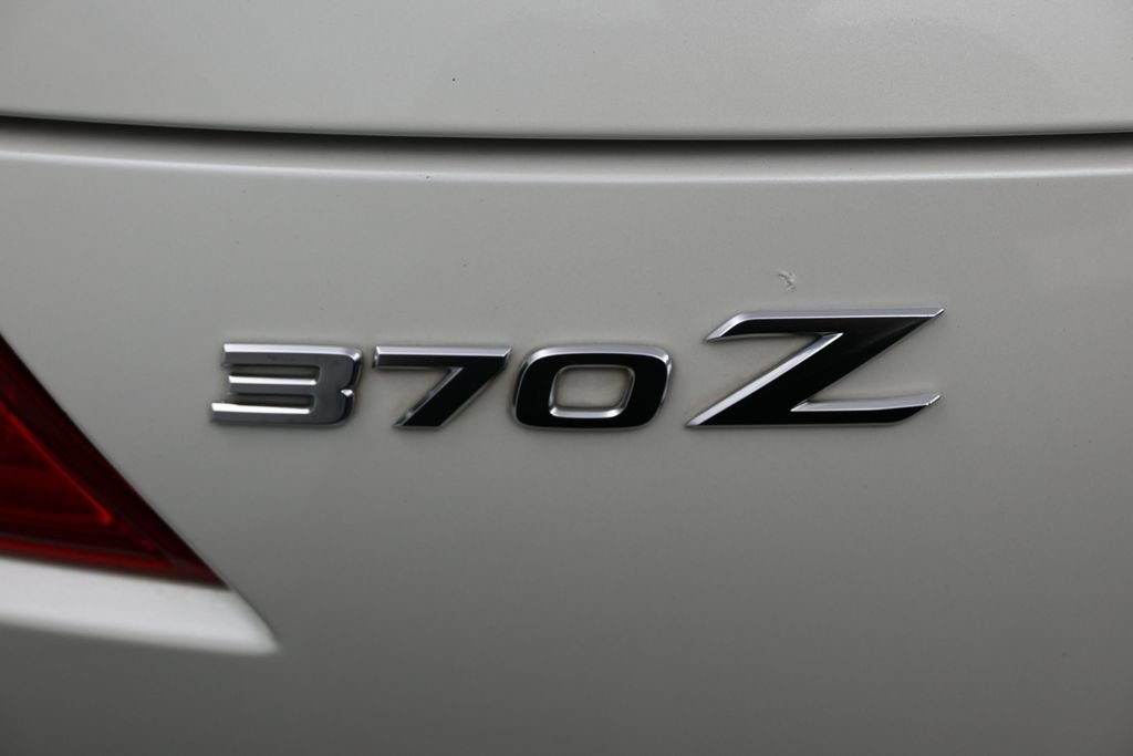 Used 2010 Nissan 370Z Touring RWD image 9
