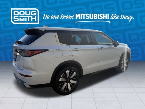 New 2025 Mitsubishi Outlander SE image 4