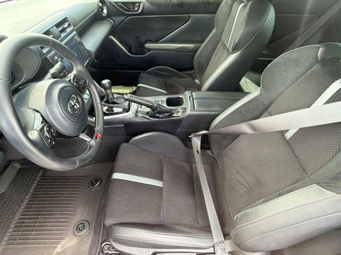 Used 2025 Toyota GR86 Premium RWD image 5