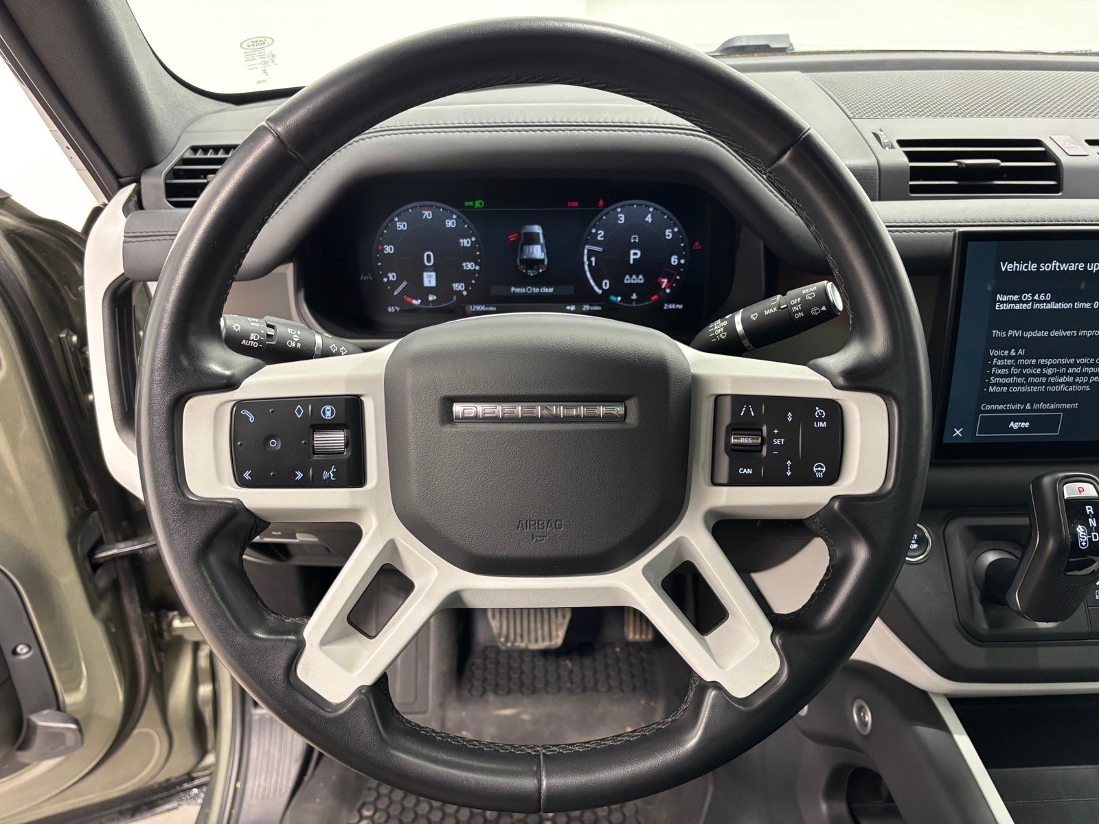 New 2025 Land Rover Defender 110 X-Dynamic SE AWD/4WD image 19