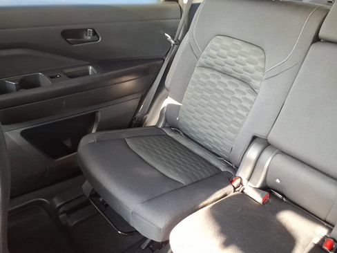 Used 2024 Nissan Pathfinder SV FWD image 16