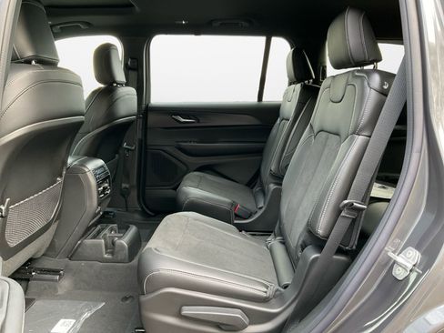 New 2025 Jeep Grand Cherokee L Altitude image 13