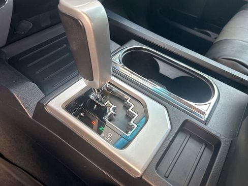 Used 2017 Toyota Tundra SR5 w/ SR5 Upgrade Package image 10