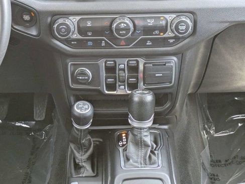 Used 2024 Jeep Wrangler Unlimited AWD/4WD image 19