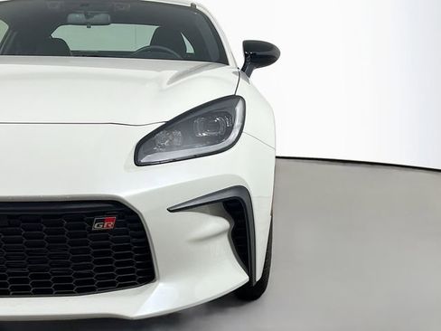New 2025 Toyota GR86 Premium image 9