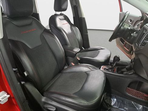 Used 2019 Jeep Compass Trailhawk w/ Cold Weather Group image 11