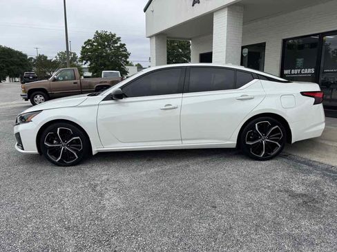 Used 2024 Nissan Altima 2.5 SR FWD image 10