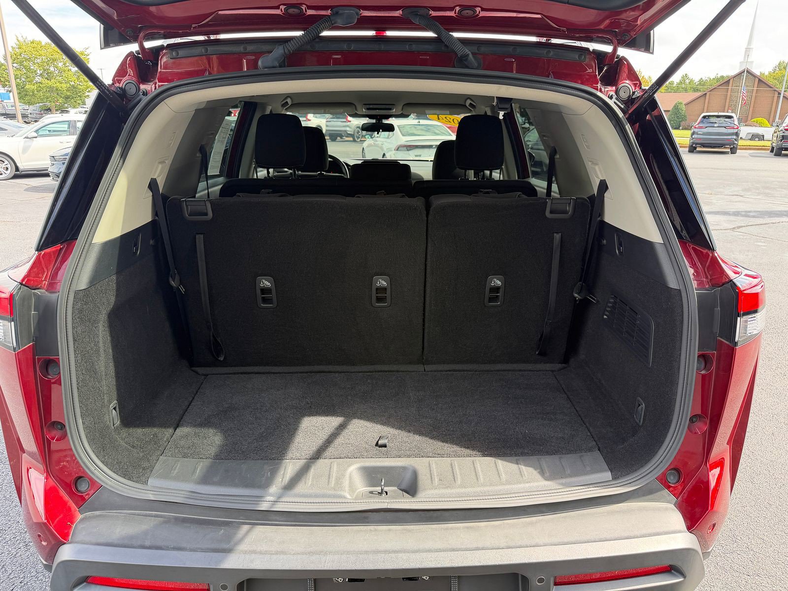 Used 2024 Nissan Pathfinder SV FWD image 8