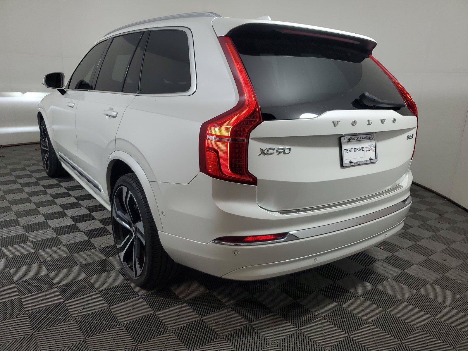 Certified 2024 Volvo XC90 B6 Ultimate w/ Protection Package Premier AWD/4WD image 4