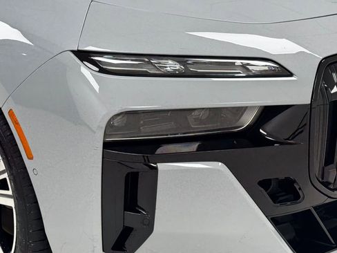 Used 2023 BMW 760i xDrive w/ Executive Package image 36