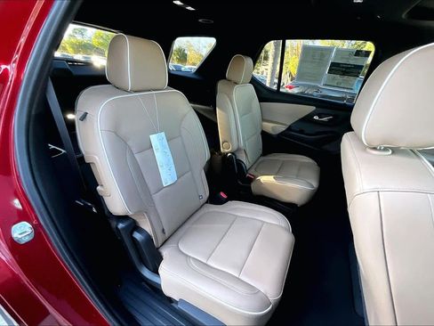 Used 2023 Chevrolet Traverse Premier image 21