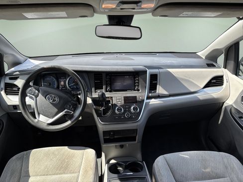 Used 2019 Toyota Sienna LE w/ Outdoor Package image 10