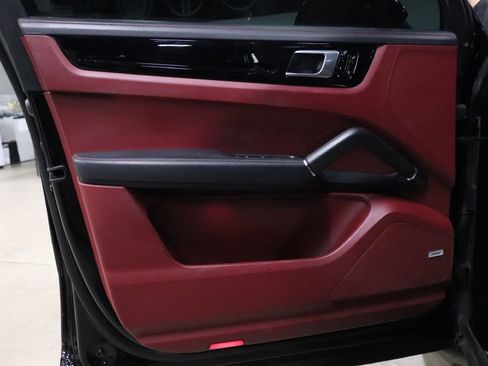 Used 2019 Porsche Cayenne image 9