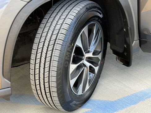 Used 2020 Toyota Highlander XLE image 17