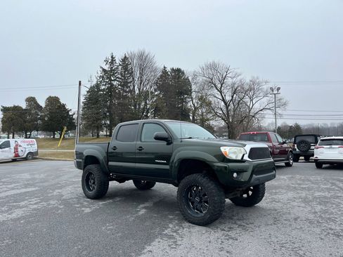 Used 2014 Toyota Tacoma 4x4 Double Cab w/ SR5 Package image 1