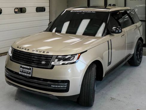 Used 2025 Land Rover Range Rover SE AWD/4WD image 10