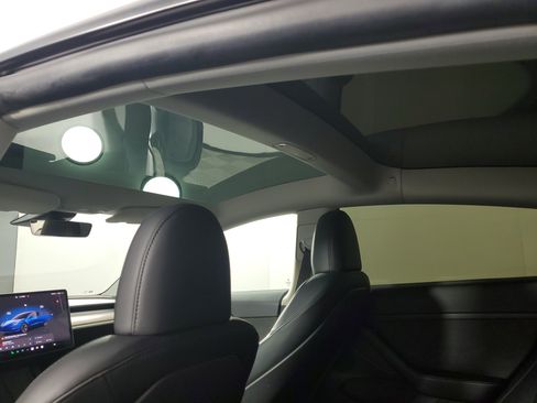 Used 2023 Tesla Model 3 Standard Range image 16