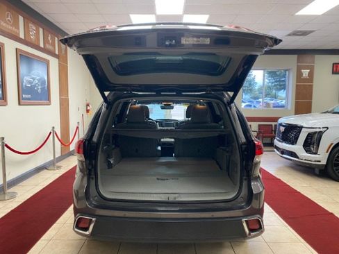 Used 2019 Toyota Highlander Limited FWD image 9