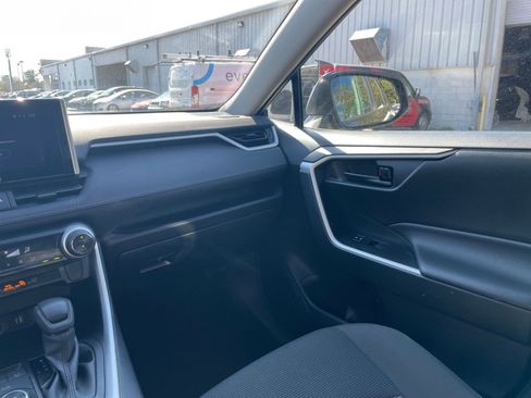 Used 2025 Toyota RAV4 LE image 33