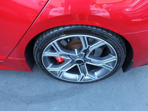 Used 2018 Kia Stinger GT1 RWD image 14