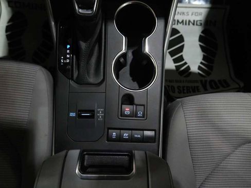 Used 2021 Toyota Highlander LE image 32