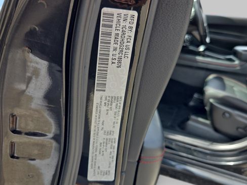 Used 2024 Dodge Durango GT RWD image 17