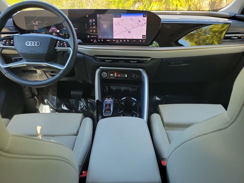 Used 2025 Audi Q5 Premium Plus w/ Premium Plus image 15