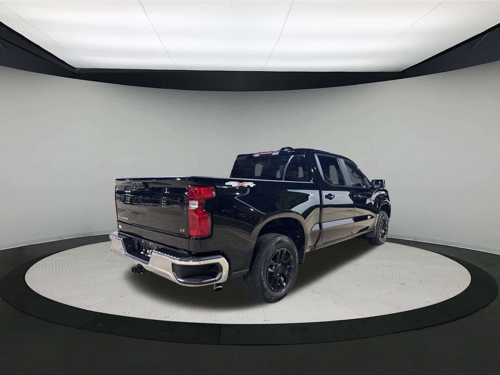 Used 2024 Chevrolet Silverado 1500 LT AWD/4WD image 7