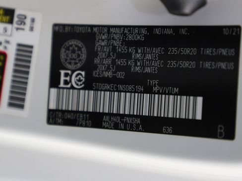 Used 2022 Toyota Sienna XSE image 33