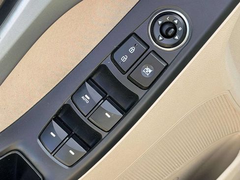 Used 2016 Hyundai Elantra SE w/ Option Group 02 image 13