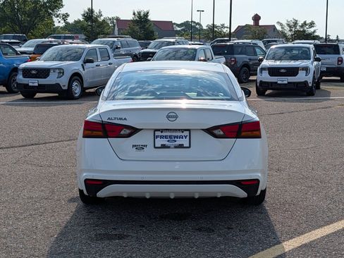 Used 2024 Nissan Altima 2.5 S FWD image 4