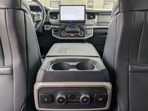 Used 2024 Ford Expedition Max XLT image 32