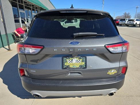 Used 2022 Ford Escape SE image 4