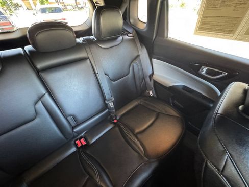 Used 2025 Jeep Compass Limited AWD/4WD image 38