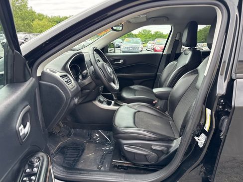 Used 2018 Jeep Compass Latitude w/ Cold Weather Group AWD/4WD image 9