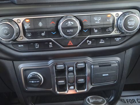 Used 2021 Jeep Wrangler Unlimited Sahara AWD/4WD image 18