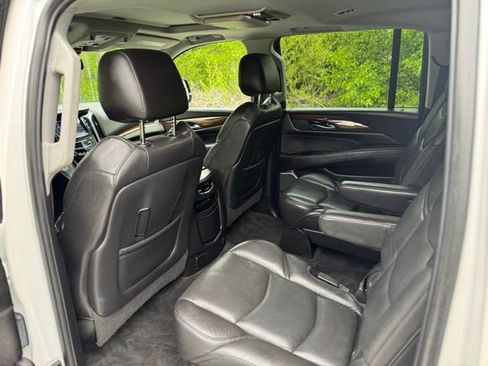 Used 2020 Cadillac Escalade ESV Luxury AWD/4WD image 13