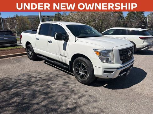 Certified 2021 Nissan Titan SV w/ SV Convenience Package image 1