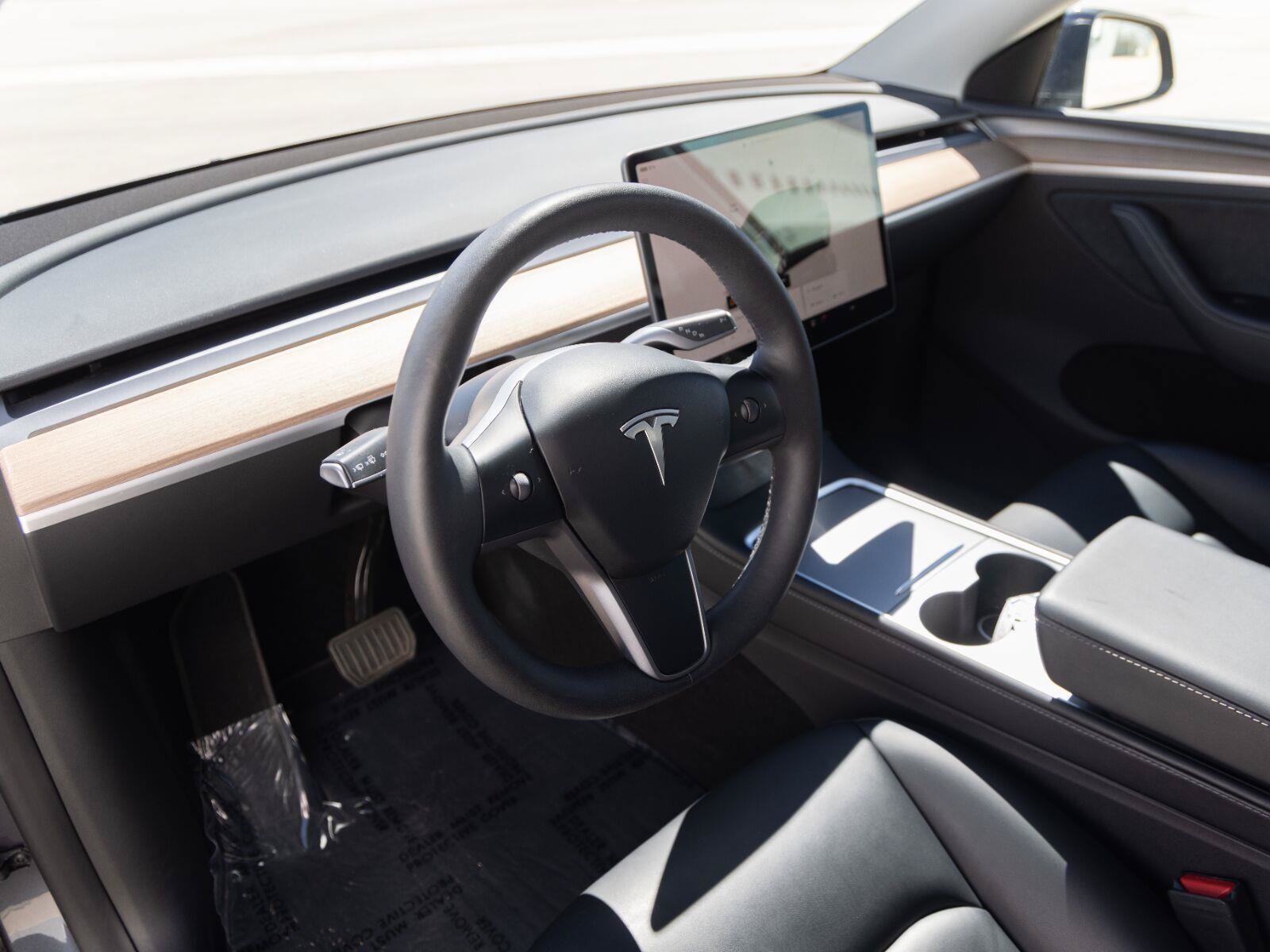 Used 2024 Tesla Model Y Long Range AWD/4WD image 19