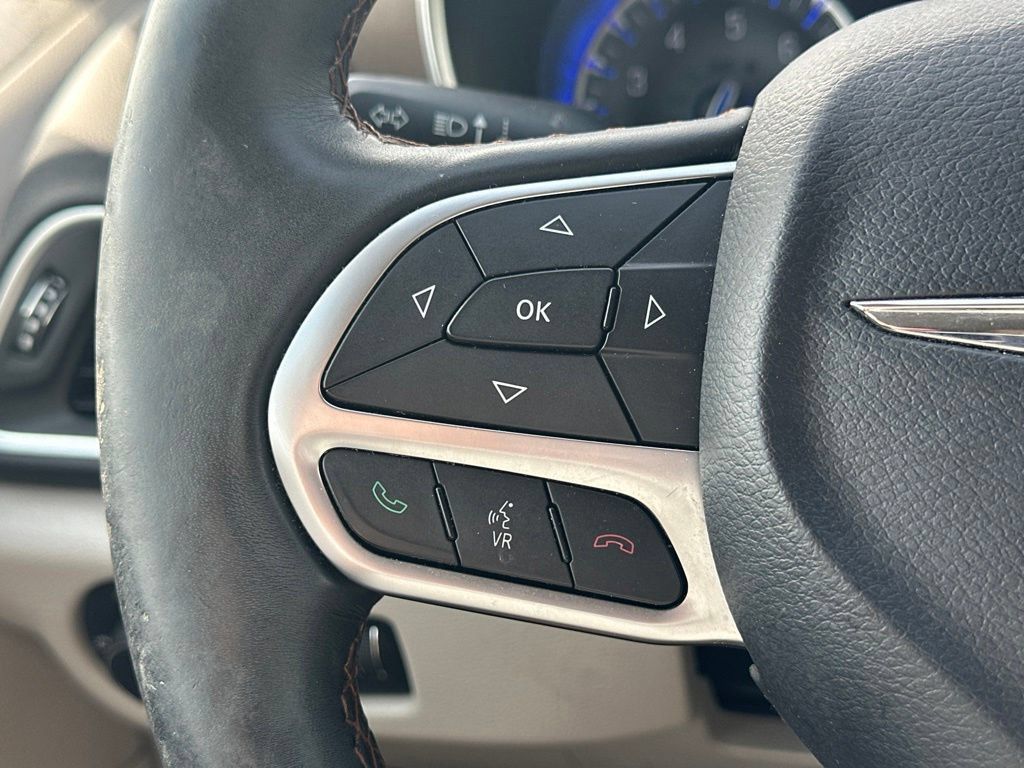 Used 2017 Chrysler Pacifica Touring-L Plus w/ Advanced Safetytec Group FWD image 20