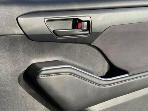 Used 2022 Toyota Highlander L image 27