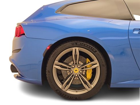 Used 2018 Ferrari GTC4Lusso image 9